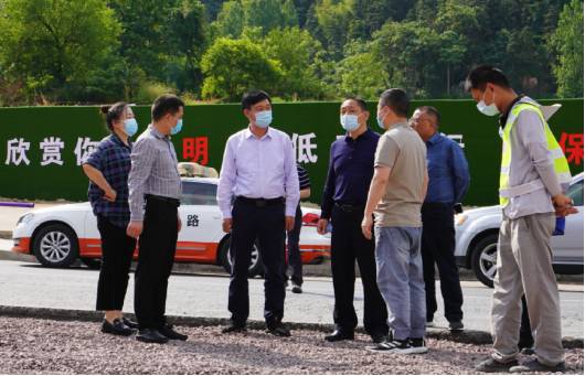 六安市公路管理處黨委書記、主任楊廣來(lái)一行蒞臨指導(dǎo)我司項(xiàng)目